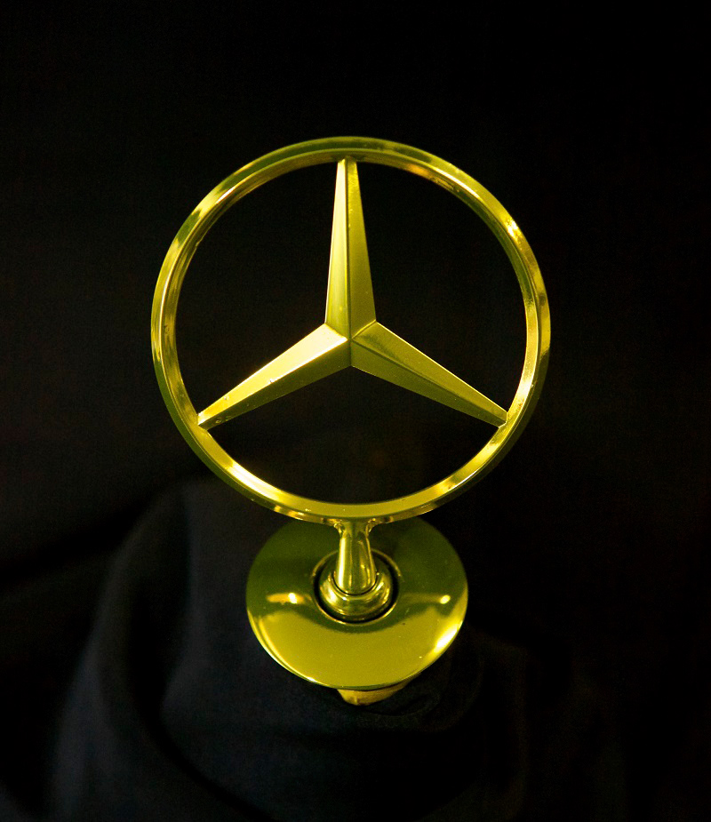 Ult1mate-Gold-Mercedes-Badge